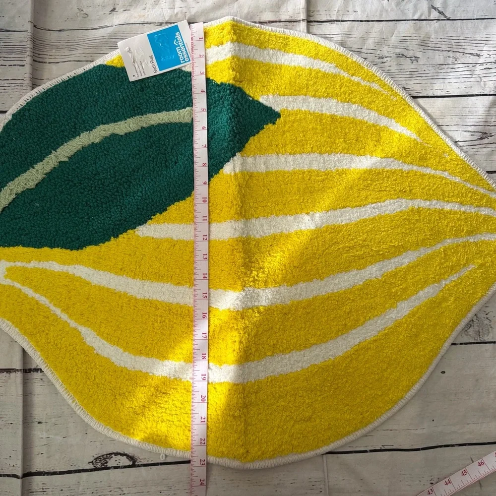 Room Essentials Leaf Bath Rug lemon design